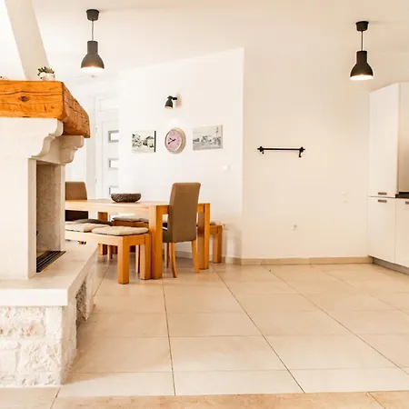 Beautiful Torre Ii With Whirlpool In Tar Villa